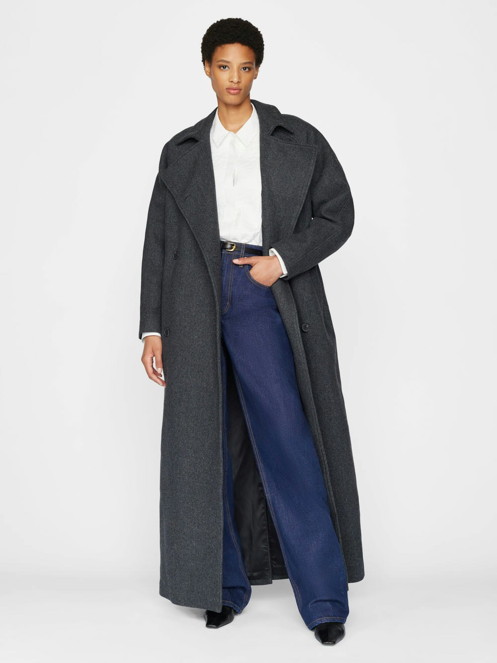 coat full body view alt:hover